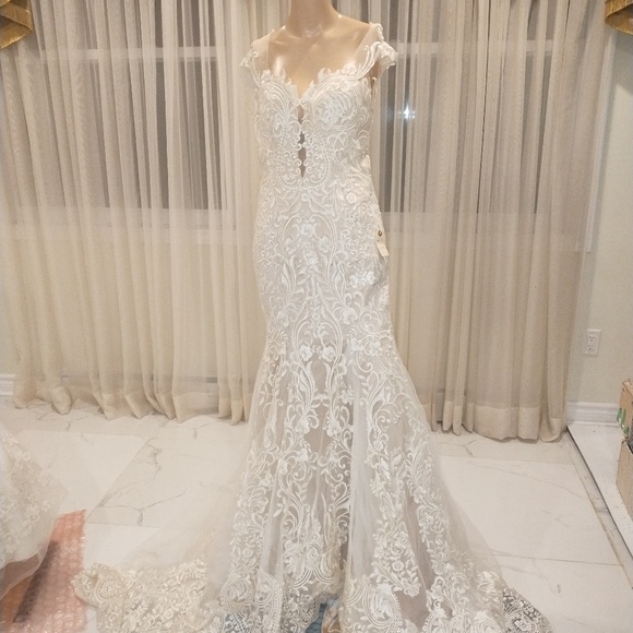 wedding dresses - Picture 11 of 16